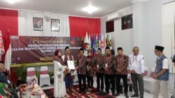 Mbak Vivit dan Gus Umam Daftar Maju Pilkada Rembang ke KPU