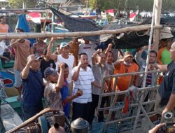 Nelayan Kecil Tasikagung Keluhkan Pendangkalan Sungai Karang Geneng Kepada Cabub Harno