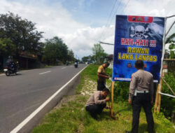 Satlantas Polres Wonogiri Pasang Rambu Peringatan di Titik Rawan Kecelakaan.