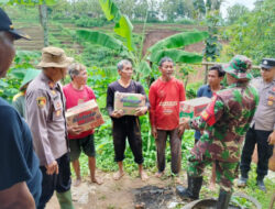 Peduli Warga Terdampak Longsor, Polsek Jatipurno Polres Wonogiri Salurkan Paket Sembako.