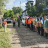 Cegah Penyebaran PMK, Polsek Girimarto Semprotkan Disinfektan di Pasar Hewan.