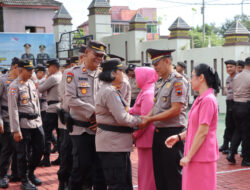 2 Personil Polres Wonogiri Terima Kenaikan Pangkat Pengabdian