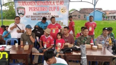 AKBP Priyo Utomo,S.H,S.l.K., Hadiri & Tonton Pertandingan Putaran ke 3 Turnamen Sepak Bola U-40 Persebro Cup ke-8