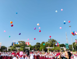 Siswa Baru Eskupat Terbangkan 200 Balon sebagai Tanda dimulainya MPLS Dilingkup Sekolah Dasar.