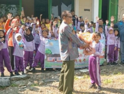 Wagiyono Asper/ K.BKPH Tanggung Berikan Edukasi Tentang Karhutla Pada MPLS SD Negeri 1 Tanggungharjo