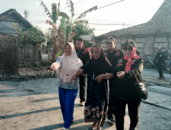 DPC GRIB Jaya Grobogan Berikan Bantuan Peduli Terhadap Nenek Korban Kebakaran di Sugihan Toroh