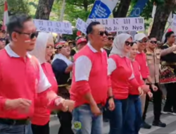Bupati Grobogan Setyo hadi Ikut Menari Meriahkan Karnaval HUT ke-80 RI
