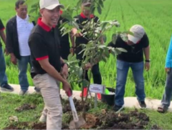 Peringati Hari Buruh, Grobogan Tanam Pohon di Jalan Bupati Sunarto Ngembak