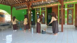 Tebar Kepedulian, MA Al Falah Karanglangu Gelar Baksos di Desa Panimbo